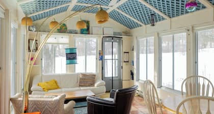 Pet Friendly Oasis on 5 Private Acres, 10 min to Tanglewood