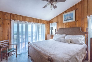 4 bedrooms, WiFi, bed sheets - Remote Work? Relax Here for the Season – Ask About Monthly Rates! (Alligator Point)
