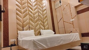 تجهيزات عازلة للصوت ومكواة/لوح كي وواي فاي مجانًا