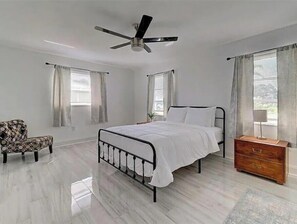 3 bedrooms, iron/ironing board, free WiFi, bed sheets - Vacation Home Heated Pool (Rotonda West)