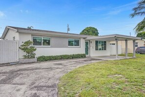 Exterior - Coastal Breeze Retreat with Heated Pool (Pembroke Pines)