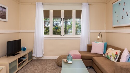 Escape from it all at Crooked Cottage, your peaceful retreat nestled in the heart of Nambucca Heads.