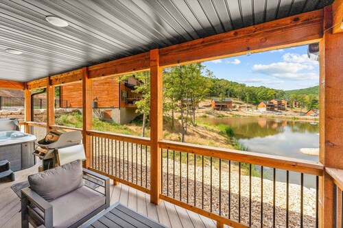Private Hot Tub Retreat with Arcade, Free Tickets, Indoor & Outdoor Pools Near Thunder Ridge