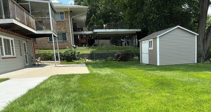 The Home in Washington DC, 2 bedrooms, 4 beds, Free parking, kitchen & laundry.