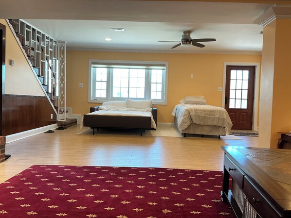 2 bedrooms, desk, iron/ironing board, free WiFi