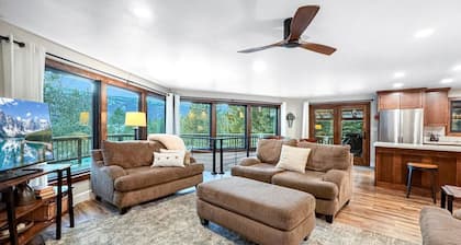 Charming Mountain Escape near Lake Cascade