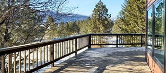 Charming Mountain Escape near Lake Cascade