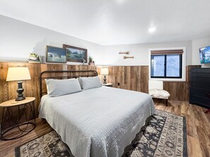 3 bedrooms, iron/ironing board, travel cot, free WiFi