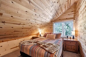 5 bedrooms, desk, iron/ironing board, free WiFi