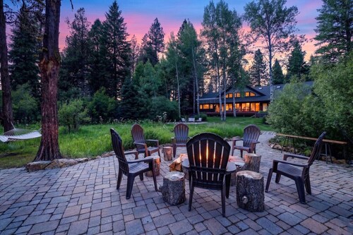 Creekside Cabin w/ Fire Pit, Game Loft & 5 Miles to Downtown McCall