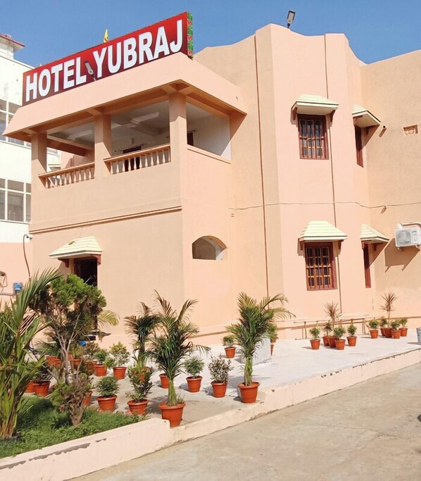 Exterior - Hotel Yubraj (Puri)