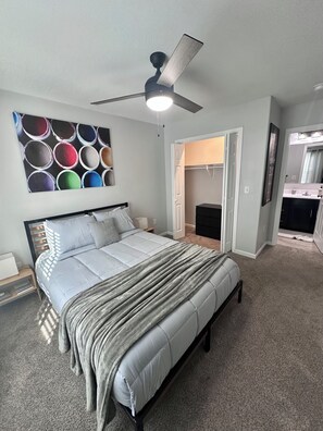 3 soveværelser, skrivebord, strygejern/strygebræt, weekendseng