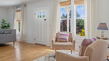 Smart-TV, Bücher, Arbeitsbereiche