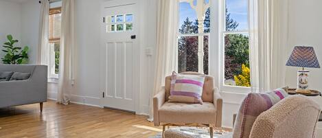 Smart TV, books, offices