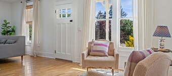 Restored Farmhouse with Hot Tub, Gigabit WiFi, 3.5 Acres, Wine Country