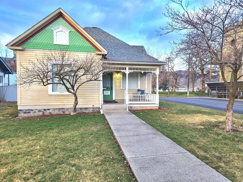 Comfortable, quiet cottage near LC State College & downtown Lewiston.