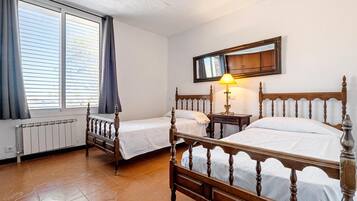 4 slaapkamers, een strijkplank/strijkijzer, wifi, beddengoed