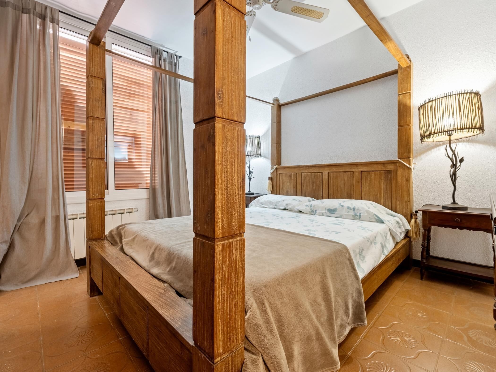 4 slaapkamers, een strijkplank/strijkijzer, wifi, beddengoed