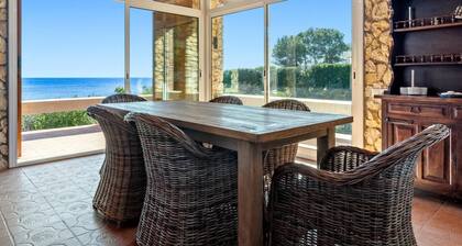 House in unique location with panoramic sea views