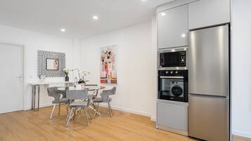 Fridge, microwave, oven, coffee/tea maker