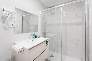 Shower, hair dryer, towels, soap - GuestReady -  One perfect nest in Fânzeres (Gondomar)