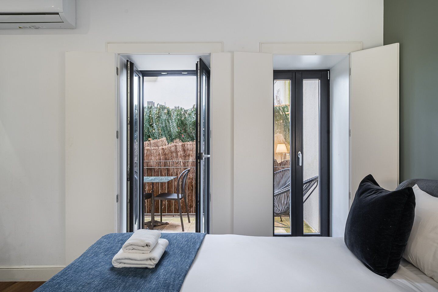 1 habitación, tabla de planchar con plancha, internet y ropa de cama 