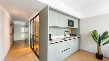 Fridge, microwave, dishwasher, coffee/tea maker
