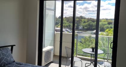 Charming 1-bedroom apartment in marvelous Belconnen with views of lake