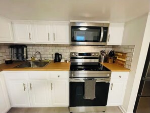 Microwave, oven, stovetop - Cozy Studio - Long Term 1 Month + Only (Saginaw)