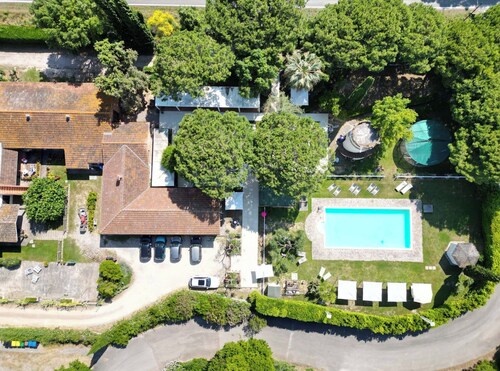 Appartement 'Adele' avec piscine partagée, Wi-Fi et climatisation