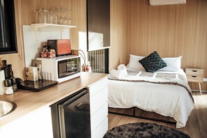 1 bedroom, bed sheets