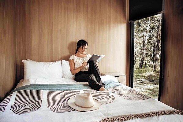 1 bedroom, bed sheets