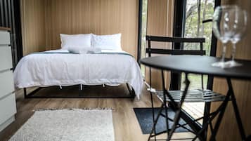 1 bedroom, bed sheets