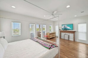 4 bedrooms, iron/ironing board, WiFi, bed sheets - Blue Bird Beach | Gulf View | Pool (Seacrest)