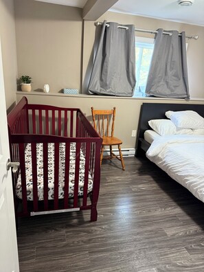 2 habitaciones, tabla de planchar con plancha y wifi gratis 
