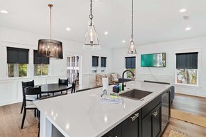 Interior - 30A Caspian Blue Carriage (Seacrest)