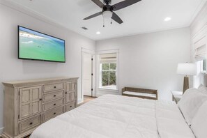 4 makuuhuonetta, silitysrauta/-lauta, vauvan matkasänky, Wi-Fi