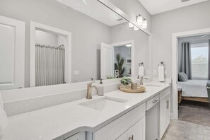 Douche, sèche-cheveux