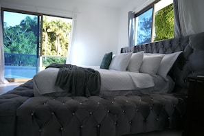 Villa familiale, patio, vue sur le jardin | Espace de travail pour ordinateurs portables, accĂšs au Wi-Fi (inclus)