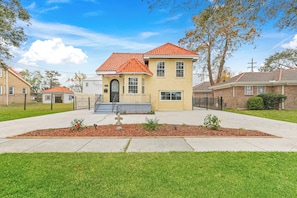 Exterior - Spacious 4-bedroom house in wonderful New Orleans with WiFi, AC (New Orleans)