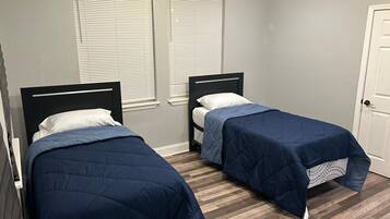 4 soveværelser, pengeskab på værelset, strygejern/strygebræt, Wi-Fi