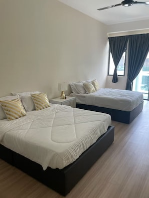 4 Schlafzimmer, Schreibtisch, Bügeleisen/Bügelbrett, WLAN