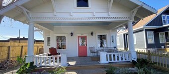 Charming 2 Bedroom House & Rear Apt 1/1 with CC Bay View!