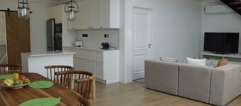 Island Pearl Escape, a 3-bedroom holiday home with modern amenities in Velidhoo