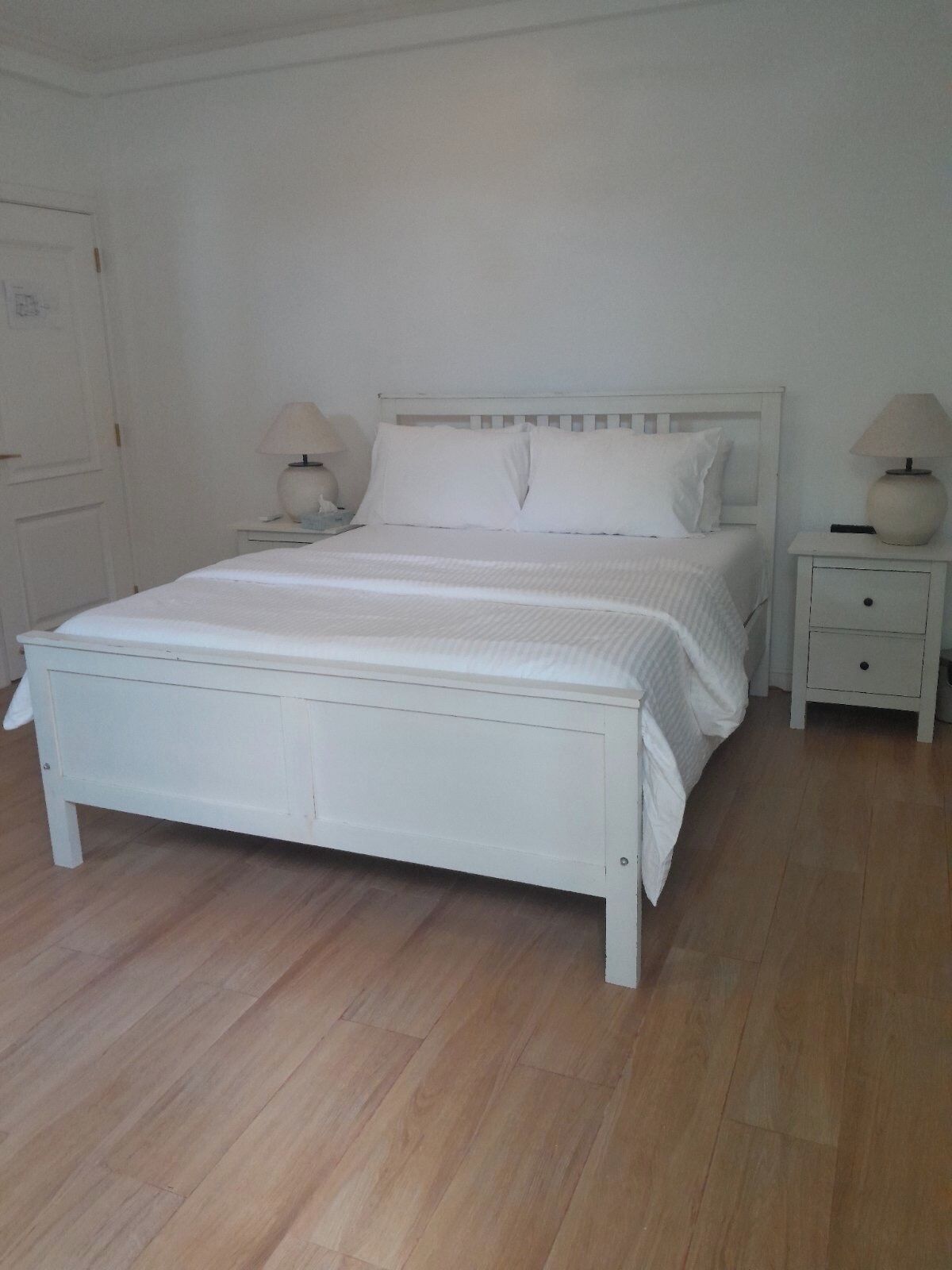 3 室のベッドルーム、アイロン / アイロン台、WiFi、ベッドシーツ