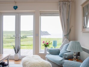 TV, fireplace, DVD player - Orral Cottage by Interhome (North Skye)