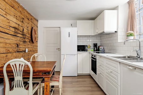 Exclusive Apartment | Private kitchen | Full-size fridge, microwave, oven, stovetop
