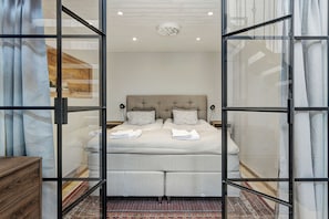 Luxury Apartment | Premium bedding, pillowtop beds, blackout drapes, iron/ironing board - HernöRum - Storgatan (Harnosand)