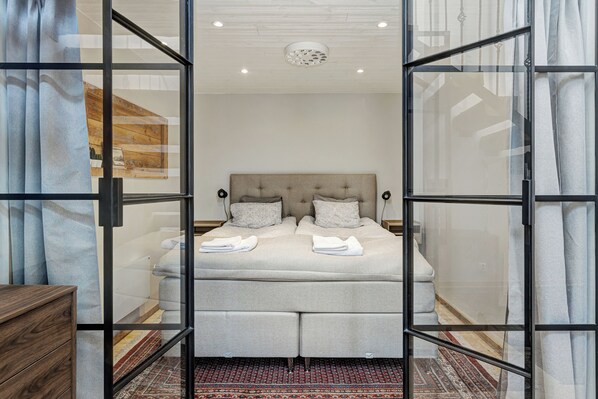 Literie de qualité supérieure, surmatelas, rideaux occultants