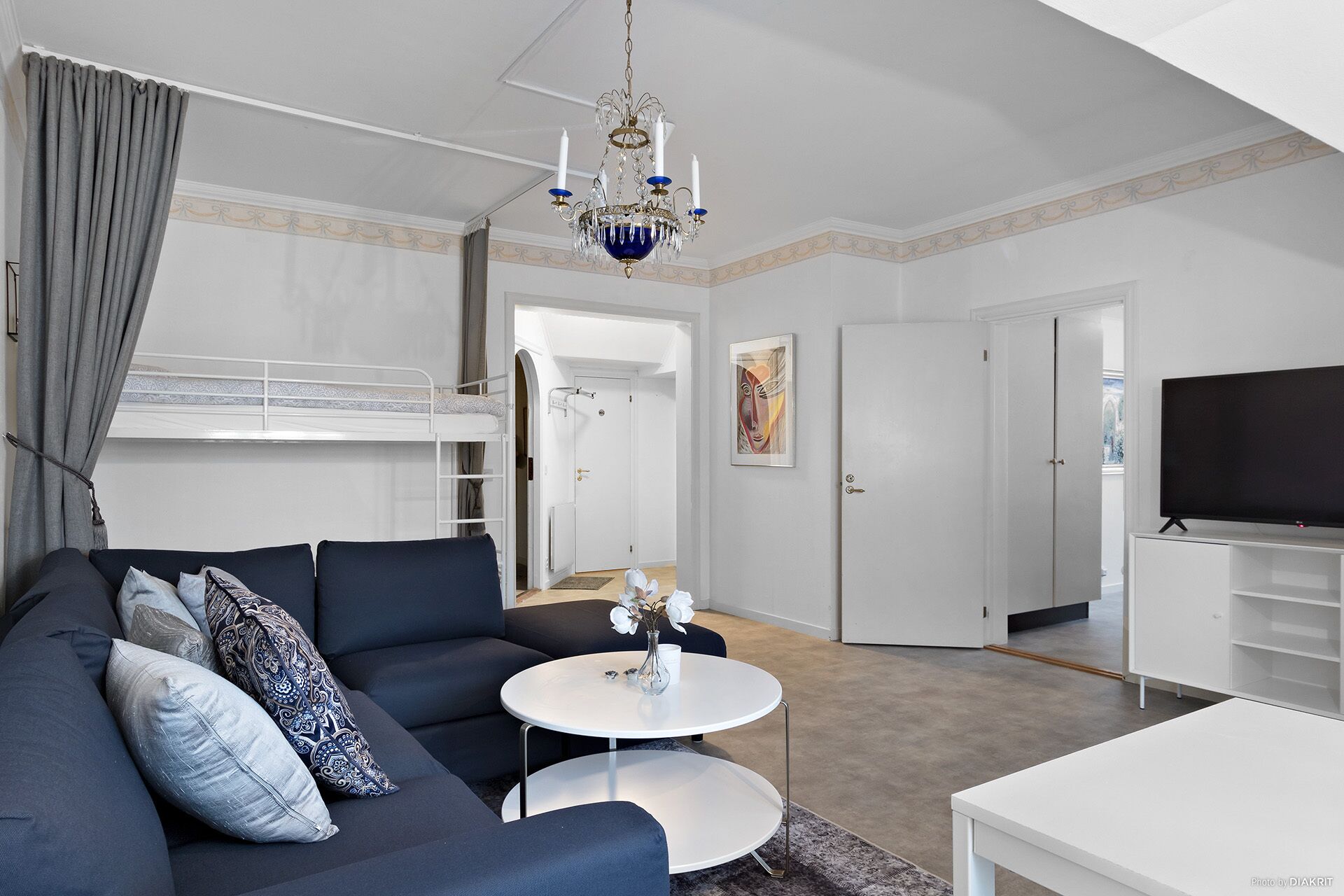 Departamento Confort, vista a la ciudad | Área de sala de estar | Televisión de pantalla plana de 42 pulgadas con canales por cable 